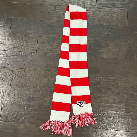 University of Wisconsin Badgers Scarf Red and White Go Bucky! - Picture 1 of 4